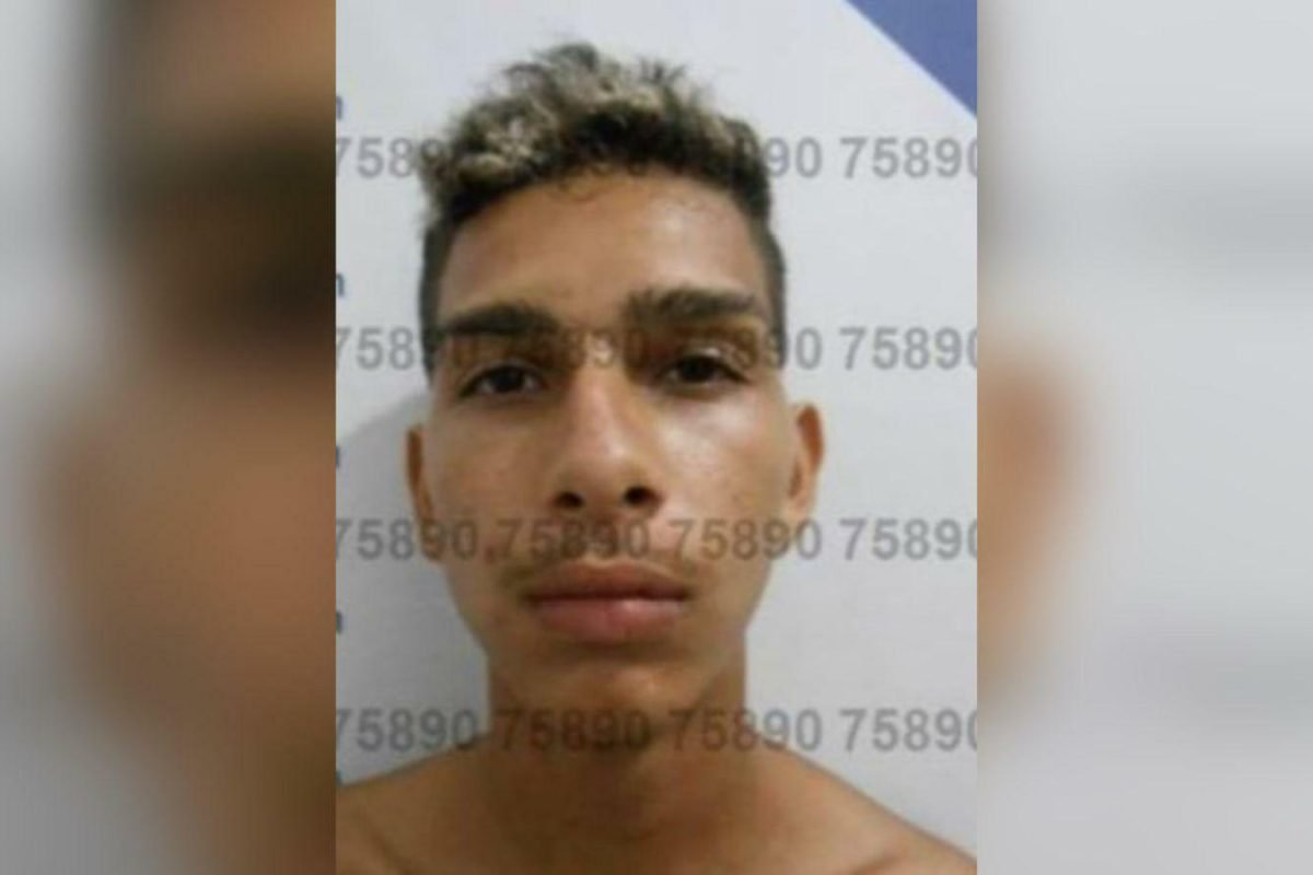 tráfico de drogas e era investigado por dois homicídios, sendo um deles ocorrido