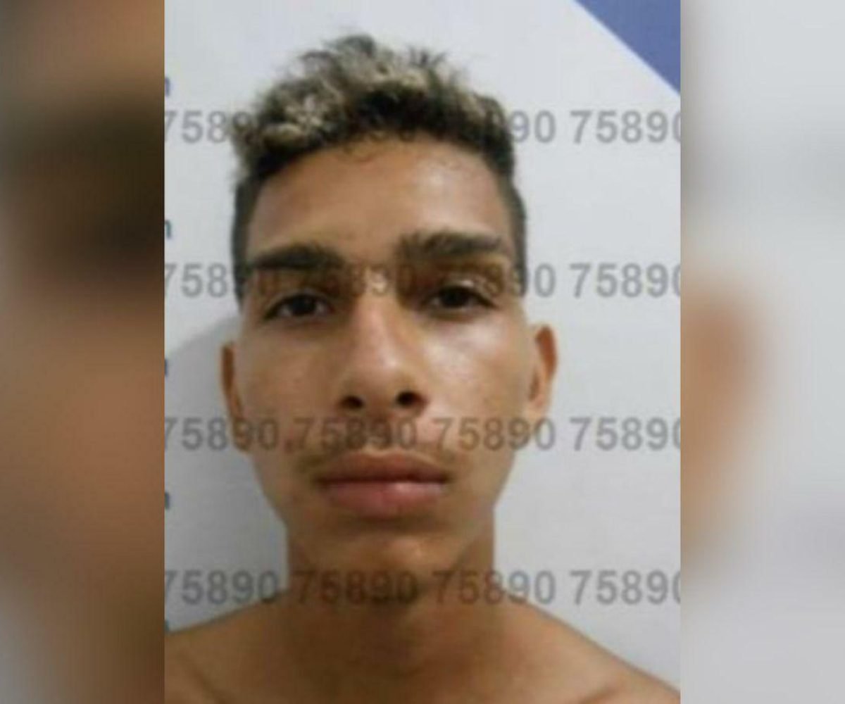 tráfico de drogas e era investigado por dois homicídios, sendo um deles ocorrido