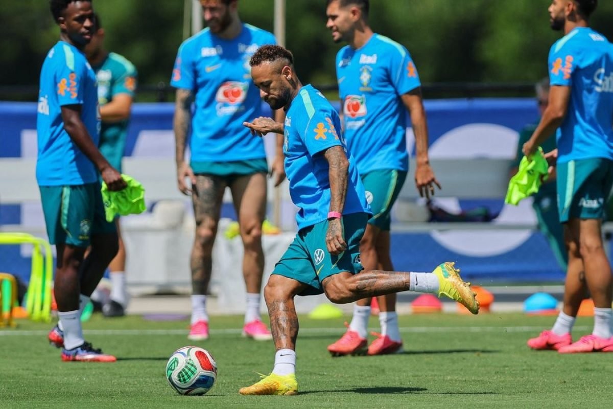 Brasil enfrenta calor intenso em preparação para duelo contra Noruega nas oitavas