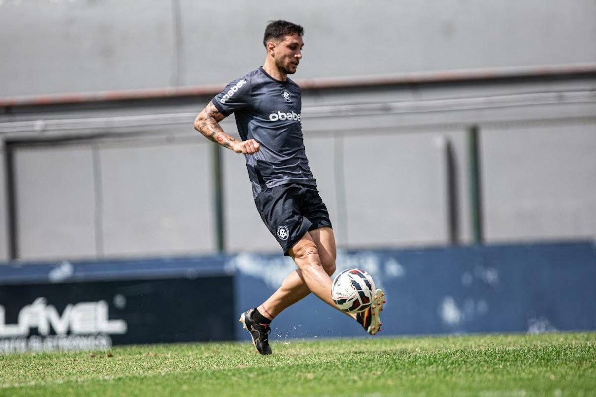 ada, já que não conseguiram se firmar na equipe principal. No entanto, com a rei