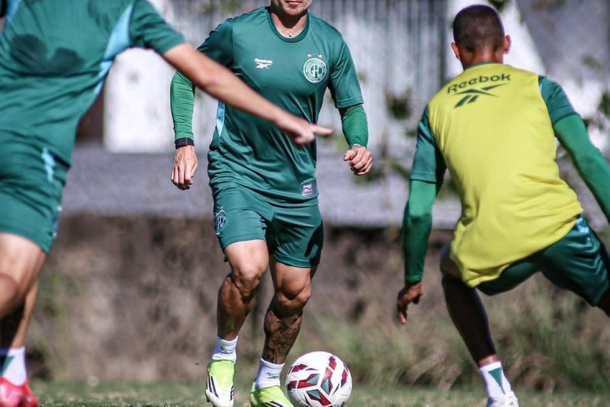 ada 2025. O jogador fez 16 partidas com a camisa bicolor, deu uma assistência e