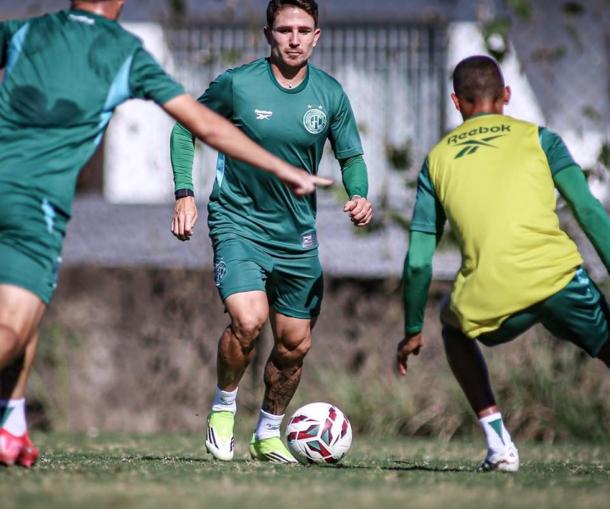 ada 2025. O jogador fez 16 partidas com a camisa bicolor, deu uma assistência e