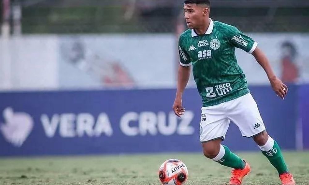 tunidade ao derrotar o Figueirense-SC por 3 a 1, chegou aos 24 pontos e assumiu