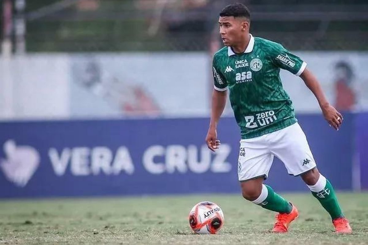 tunidade ao derrotar o Figueirense-SC por 3 a 1, chegou aos 24 pontos e assumiu