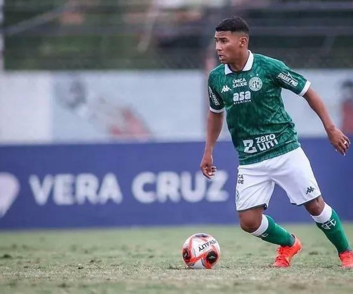 tunidade ao derrotar o Figueirense-SC por 3 a 1, chegou aos 24 pontos e assumiu